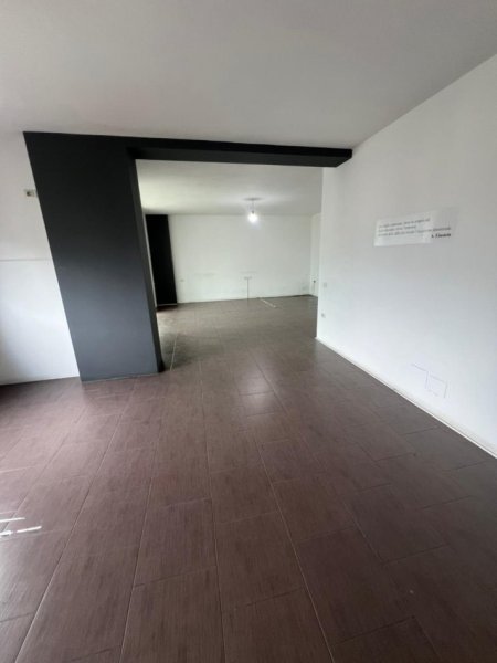 Tirane, jepet me qera zyre Kati 6, 116 m² 700 € (zogu i zi)