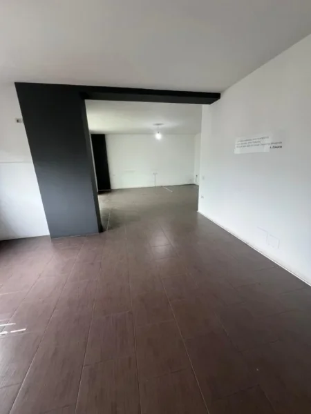 Tirane, jepet me qera zyre Kati 6, 116 m² 700 € (zogu i zi)