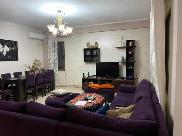Tirane, jepet me qera apartament 2+1+Aneks+Ballkon Kati 2, 160 m² 800 € (Afer pallatit me Shigjeta)