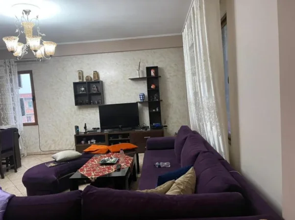 Tirane, jepet me qera apartament 2+1+Aneks+Ballkon Kati 2, 160 m² 800 € (Afer pallatit me Shigjeta)