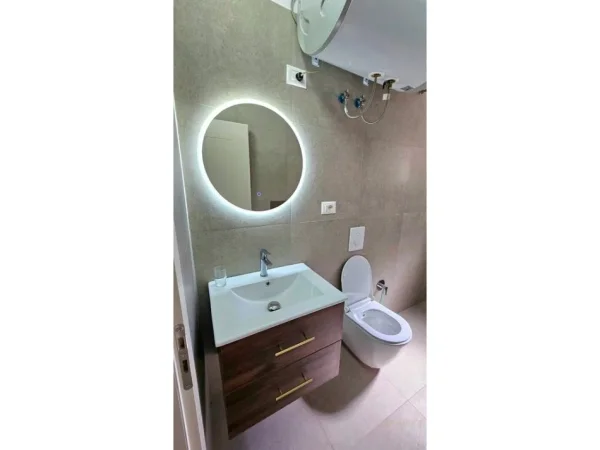 Tirane, jepet me qera apartament 1+1 Kati 3, 66 m² 650 € (qender)