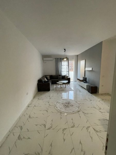 Tirane, jap me qera Ulliri kamez 2+1+2 I mobiluar 450 €