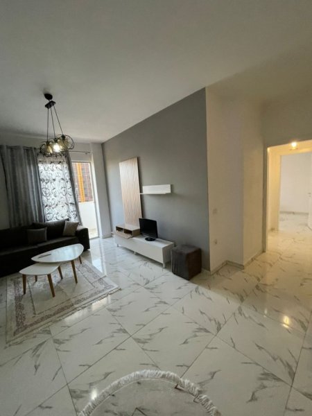 Tirane, jap me qera Ulliri kamez 2+1+2 I mobiluar 450 €