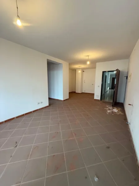 Tirane, shitet apartament 2+1+Ballkon Kati 3, 133 m² 230.000 € (Mbikalimi i Komunes Parisit)