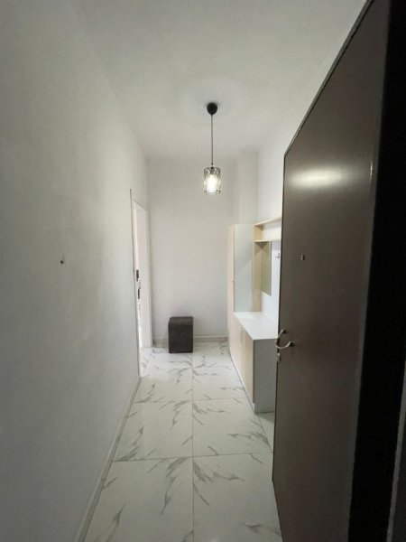 Tirane, jap me qera Ulliri kamez 2+1+2 I mobiluar 450 €