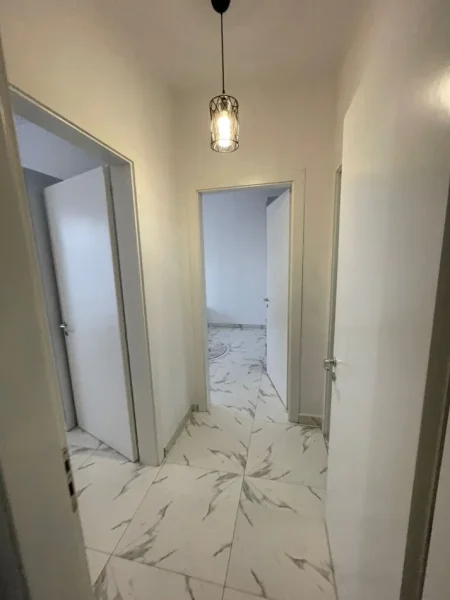 Tirane, jap me qera Ulliri kamez 2+1+2 I mobiluar 450 €