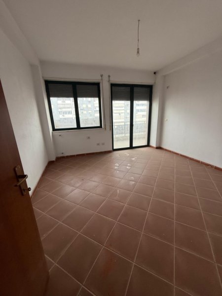 Tirane, shitet apartament 2+1+Ballkon Kati 3, 133 m² 230.000 € (Mbikalimi i Komunes Parisit)