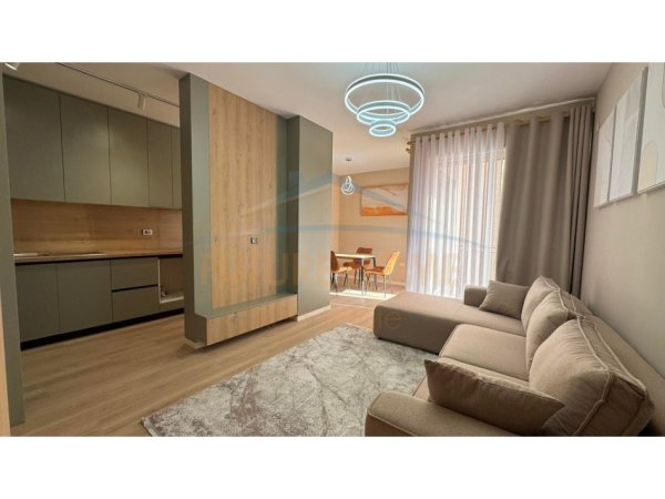 Tirane, shitet apartament 2+1+Ballkon Kati 3, 101 m² 168.000 € (Unaza e Re)