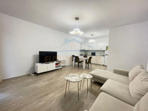 Tirane, jepet me qera apartament 1+1+Ballkon Kati 2, 73 m² 800 € (Liqeni i Thate)