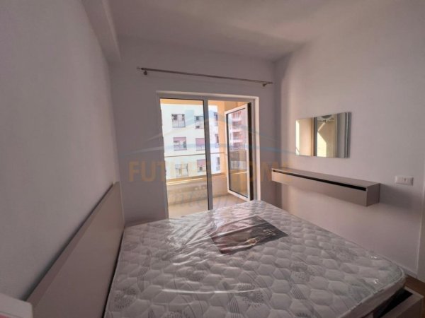 Tirane, jepet me qera apartament 1+1+Ballkon Kati 3, 60 m² 450 € (Ali Demi)