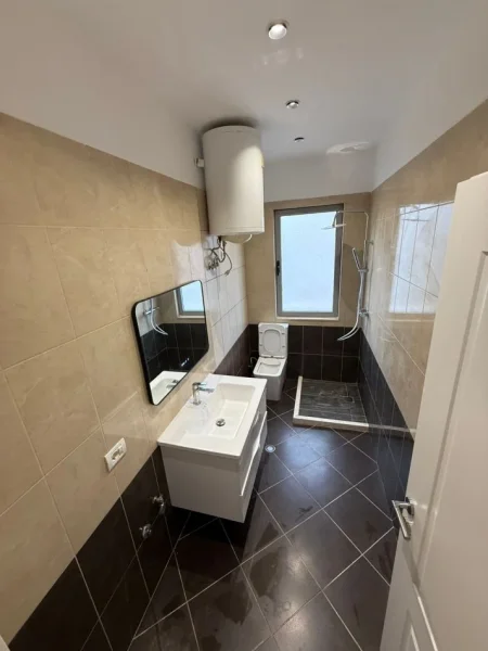 Tirane, jepet me qera apartament 1+1+Ballkon Kati 3, 59 m² 121.000 € (Astir)