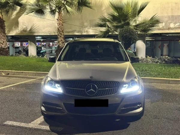 Tirane, shitet makine Mercedes Benz C class