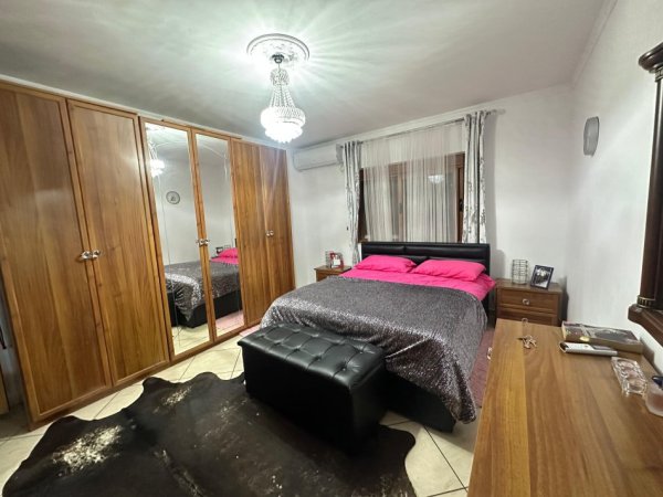 Tirane, shitet apartament 2+1+Ballkon Kati 3, 73 m² 160.000 € (Globe, Rruga e Kavajes)