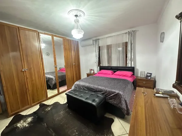 Tirane, shitet apartament 2+1+Ballkon Kati 3, 73 m² 160.000 € (Globe, Rruga e Kavajes)
