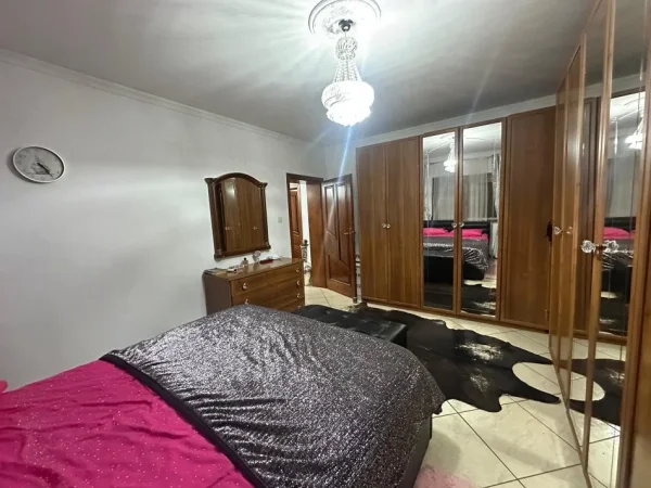 Tirane, shitet apartament 2+1+Ballkon Kati 3, 73 m² 160.000 € (Globe, Rruga e Kavajes)