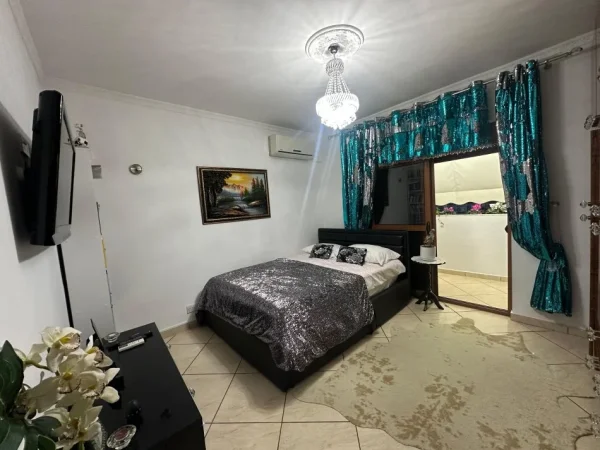 Tirane, shitet apartament 2+1+Ballkon Kati 3, 73 m² 160.000 € (Globe, Rruga e Kavajes)