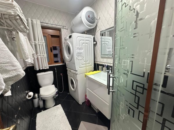 Tirane, shitet apartament 2+1+Ballkon Kati 3, 73 m² 160.000 € (Globe, Rruga e Kavajes)