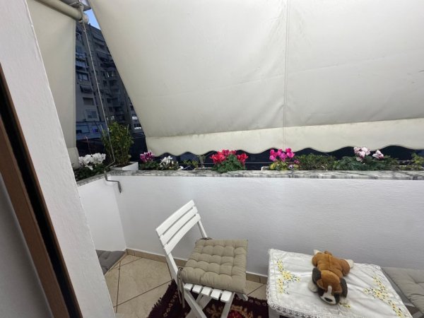 Tirane, shitet apartament 2+1+Ballkon Kati 3, 73 m² 160.000 € (Globe, Rruga e Kavajes)