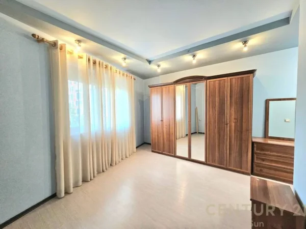Tirane, jepet me qera apartament 2+1+Ballkon Kati 4, 124 m² 550 € (astir prane unazes)