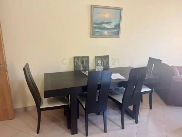 Tirane, jepet me qera apartament 2+1+Ballkon Kati 2, 104 m² 450 € (misto mame)