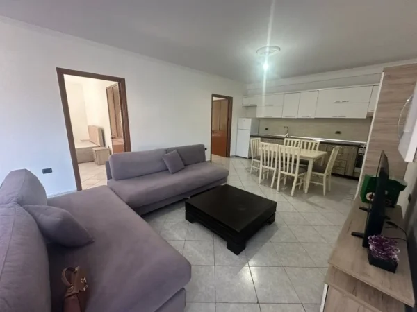 Tirane, jepet me qera apartament 2+1+Ballkon Kati 2, 130 m² 450 € (bulevardi ri)