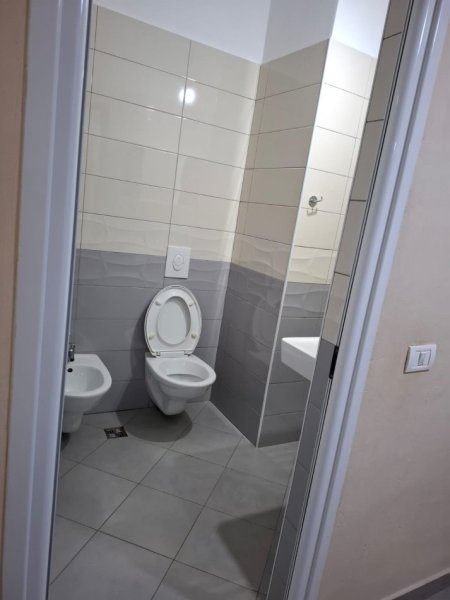 Tirane, jepet me qera apartament 1+1 Kati 3, 70 m² 350 € (Prane Motel Gaxherrit, Fresk, Tirane.)