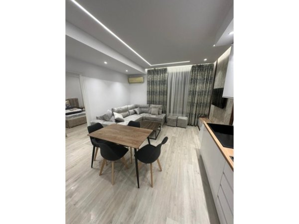 Tirane, jepet me qera apartament Kati 12, 60 m² 700 € (Bulevardi Zogu 1)