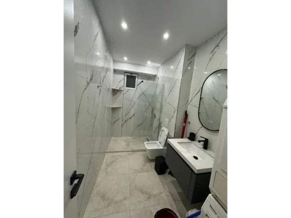 Tirane, jepet me qera apartament Kati 12, 60 m² 700 € (Bulevardi Zogu 1)