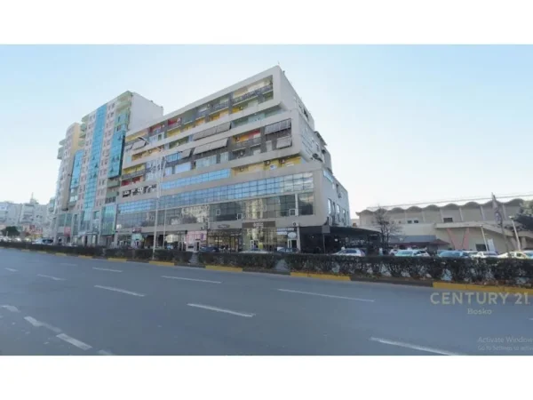 Tirane, jepet me qera ambjent biznesi Kati 5, 100 m² 700 € (Zogu Zi)