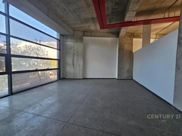 Tirane, jepet me qera ambjent biznesi Kati 10, 4.500 m² 50.000 € (Pallati me Shigjeta)