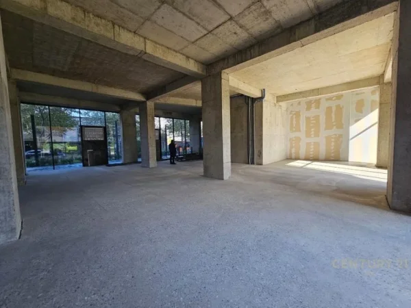 Tirane, jepet me qera ambjent biznesi Kati 10, 4.500 m² 50.000 € (Pallati me Shigjeta)