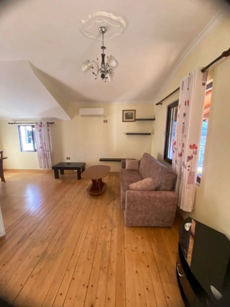 Tirane, jepet me qera Vile 2+1 Kati 3, 100 m² 450 € (Rruga e Elbasanit)