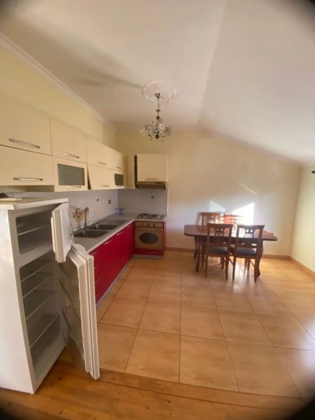 Tirane, jepet me qera Vile 2+1 Kati 3, 100 m² 450 € (Rruga e Elbasanit)