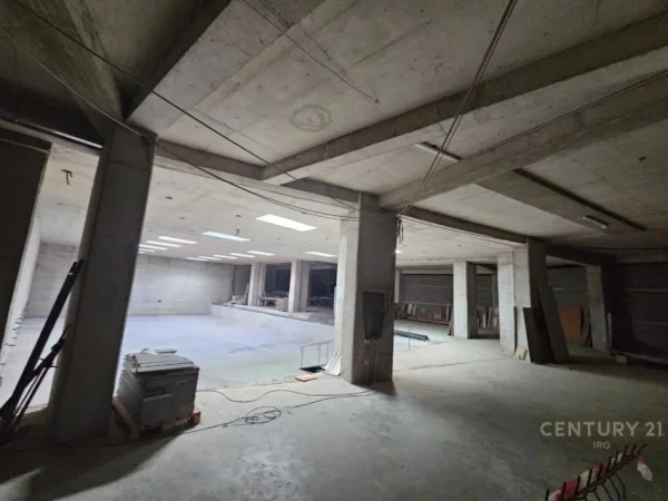 Tirane, jepet me qera ambjent biznesi Kati 10, 4.500 m² 50.000 € (Pallati me Shigjeta)