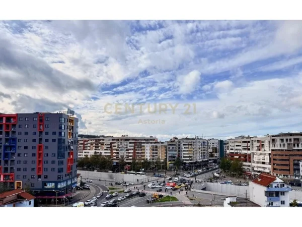 Tirane, jepet me qera ambjent biznesi Kati 5, 130 m² 600 € (Astir)
