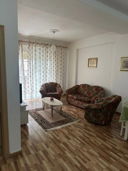 Tirane, jepet me qera apartament 1+1 Kati 4, 70 m² 500 € (Yzberisht)
