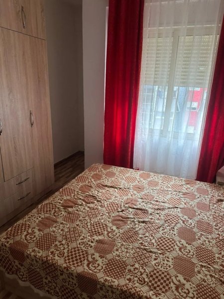 Tirane, jepet me qera apartament 1+1 Kati 4, 70 m² 500 € (Yzberisht)