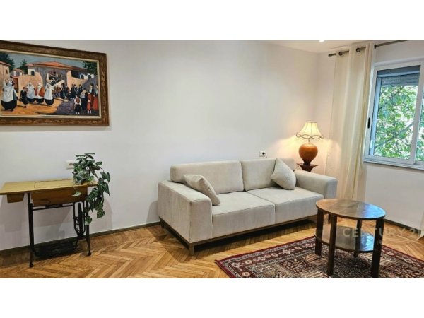 Tirane, jepet me qera apartament 1+1 Kati 3, 66 m² 650 € (Bulevardi Bajram curri)
