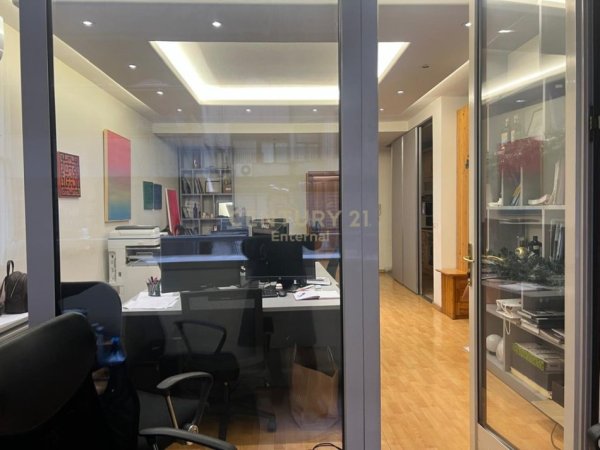 Tirane, jepet me qera ambjent biznesi Kati 2, 110 m² 1.200 € (Ish Blloku)
