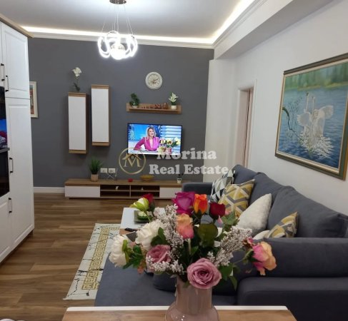 Tirane, jepet me qera apartament 1+1 Kati 4, 75 m² 750 € (Blloku)