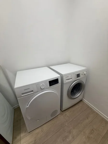 Tirane, jepet me qera apartament 1+1+Ballkon Kati 1, 55 m² 500 € (Kompleksi FZ)