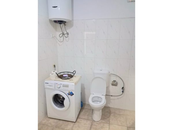 Tirane, jap me qera apartament 1+1+Ballkon Kati 4, 40 m² 400 € (UNAZA E RE)