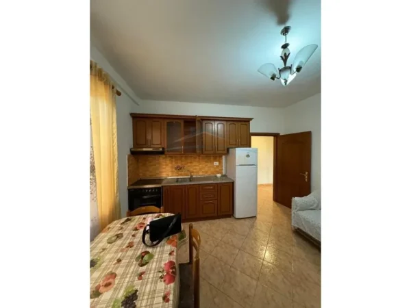 Tirane, jepet me qera apartament 1+1 Kati 1, 62 m² 300 € (FRESK)