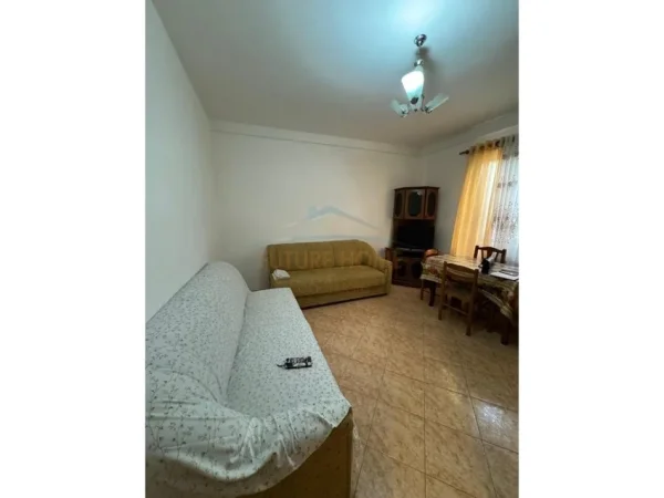 Tirane, jepet me qera apartament 1+1 Kati 1, 62 m² 300 € (FRESK)