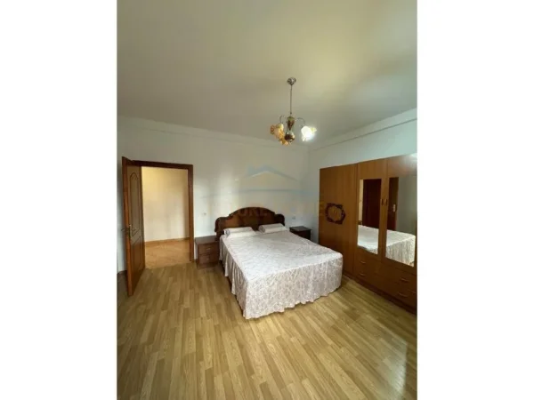 Tirane, jepet me qera apartament 1+1 Kati 1, 62 m² 300 € (FRESK)