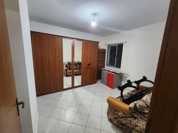 Tirane, jepet me qera apartament 2+1 Kati 4, 96 m² 380 € (astir)