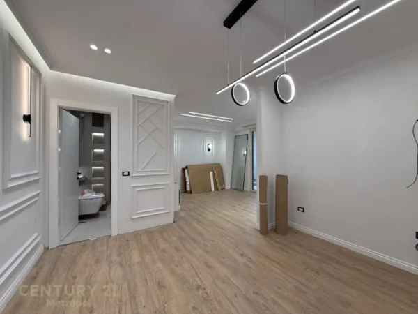 Tirane, shitet apartament 1+1 Kati 8, 75 m² 140.000 € (Rruga Sokrat Miho)