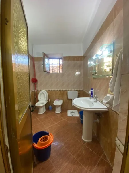 Tirane, jepet me qera apartament 2+1 , 140 m² 480 € 