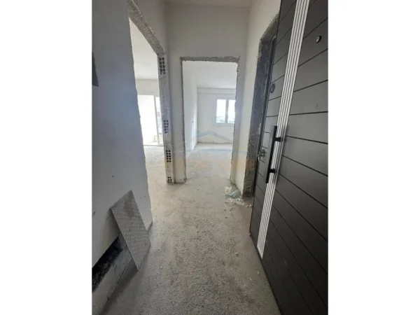 Tirane, shitet apartament 1+1+Ballkon Kati 4, 68 m² 99.000 € (YZBERISHT)