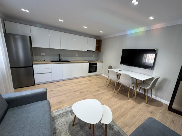 Tirane, jepet me qera apartament 1+1 Kati 2, 600 € 